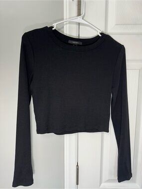 Forever 21 Black Long Sleeve Cropped Tee